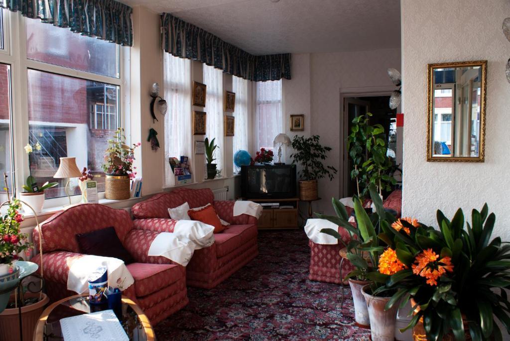 The Highfield Private Hotel ブラックプール エクステリア 写真