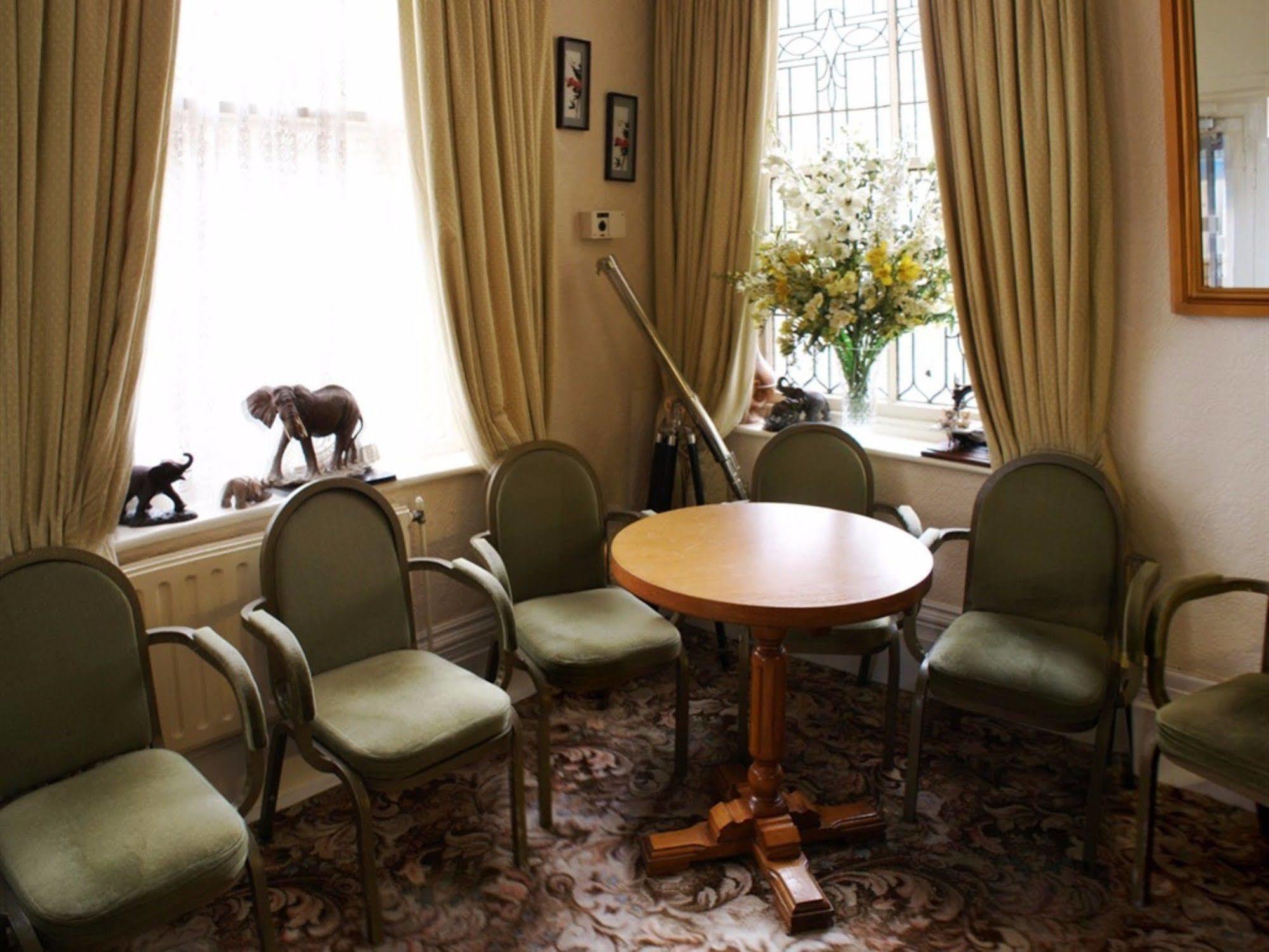 The Highfield Private Hotel ブラックプール エクステリア 写真