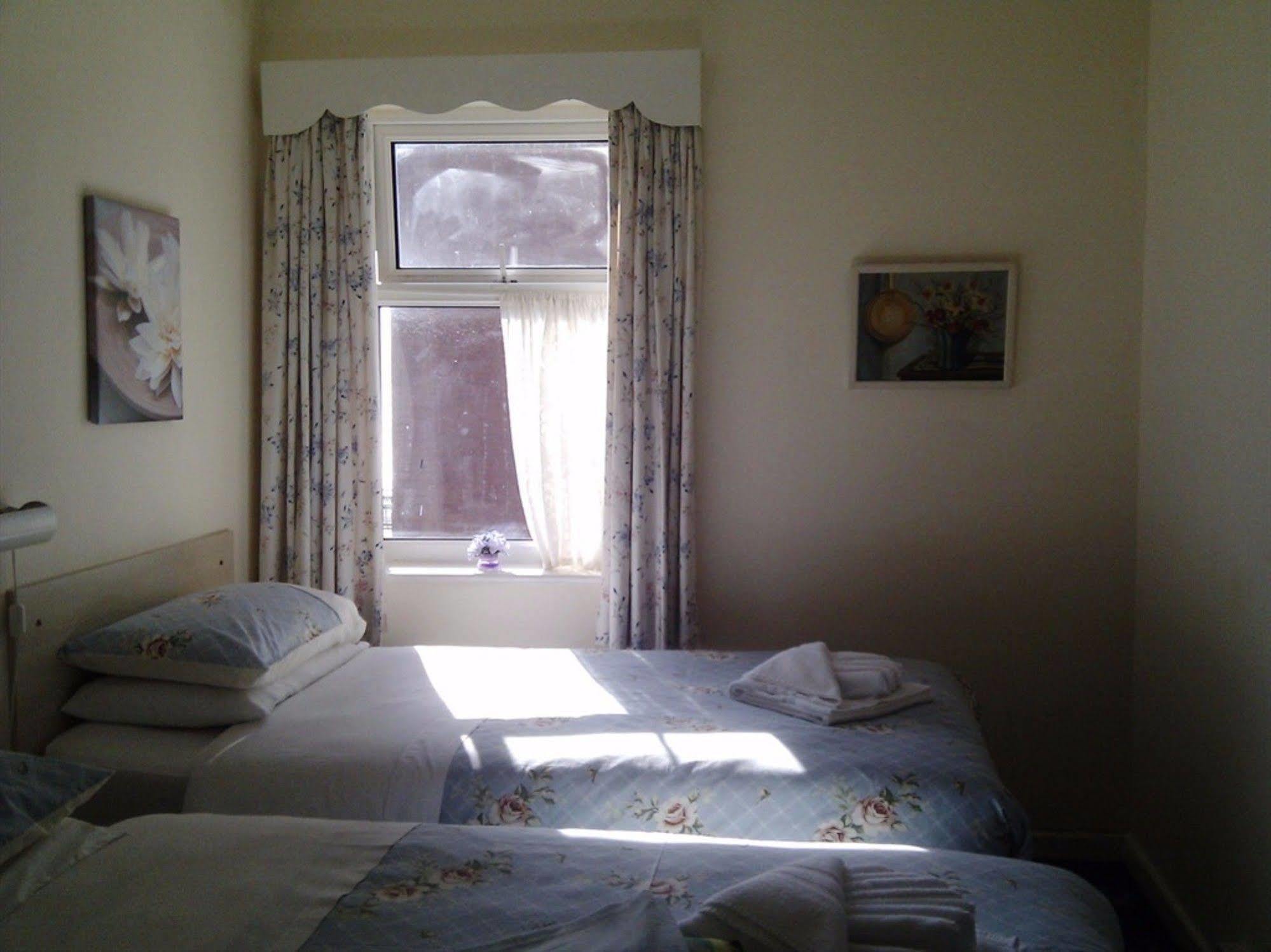 The Highfield Private Hotel ブラックプール エクステリア 写真