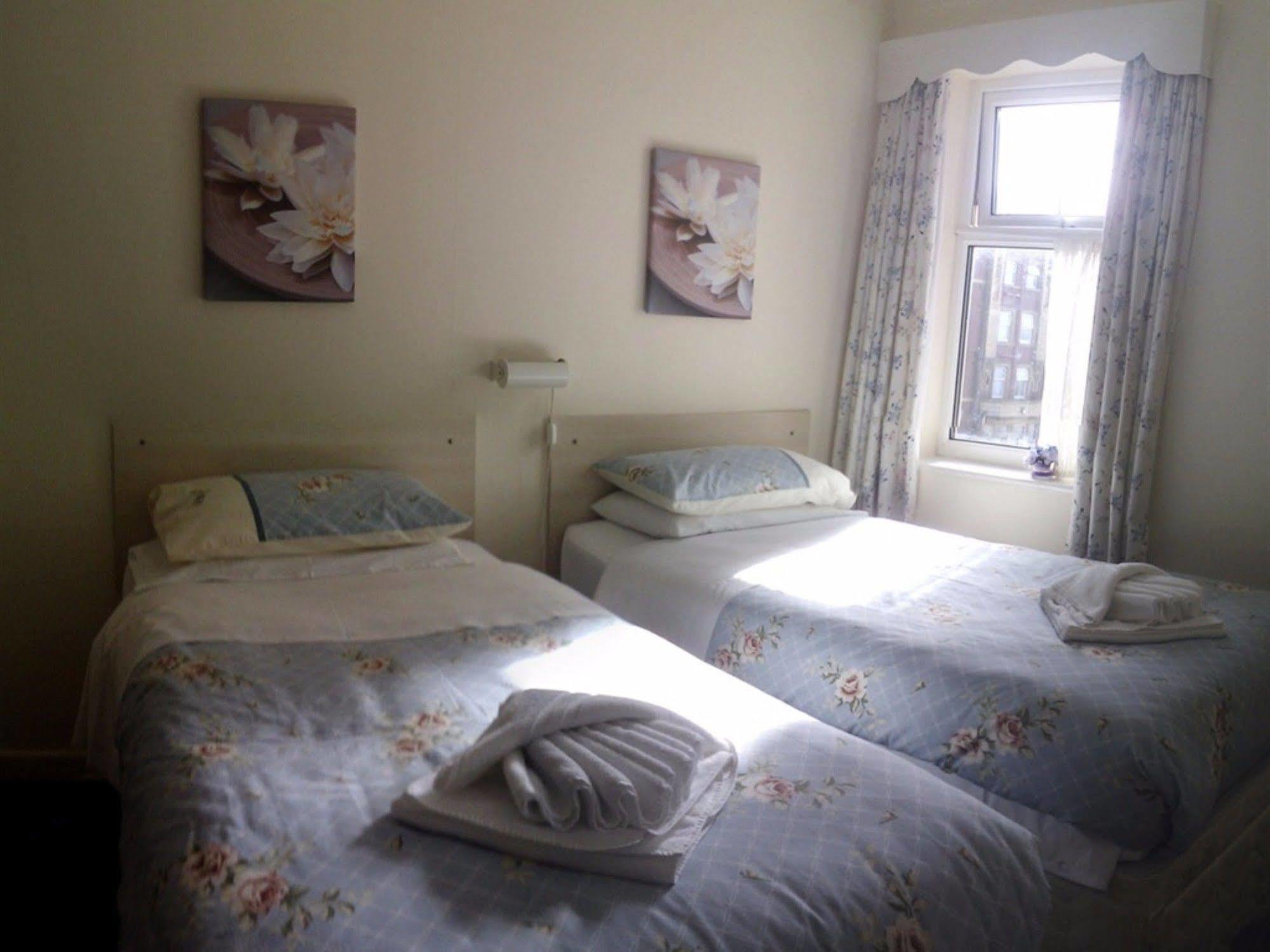 The Highfield Private Hotel ブラックプール エクステリア 写真