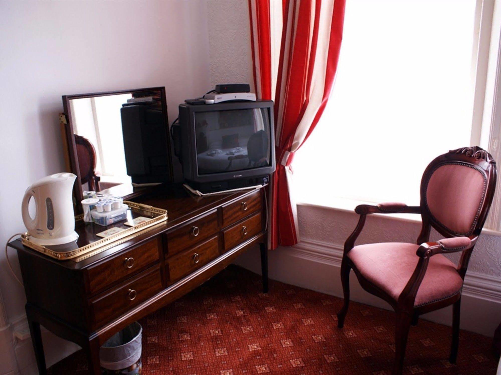 The Highfield Private Hotel ブラックプール エクステリア 写真