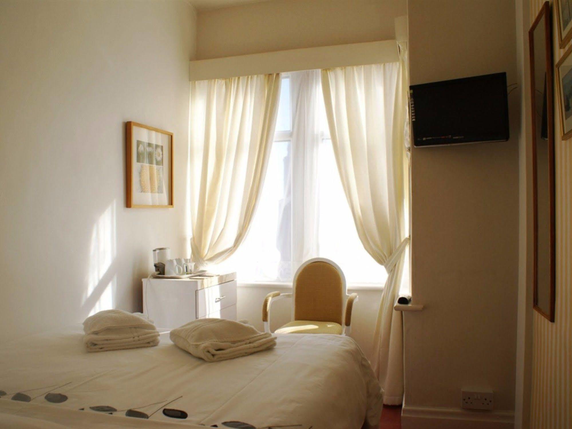 The Highfield Private Hotel ブラックプール エクステリア 写真