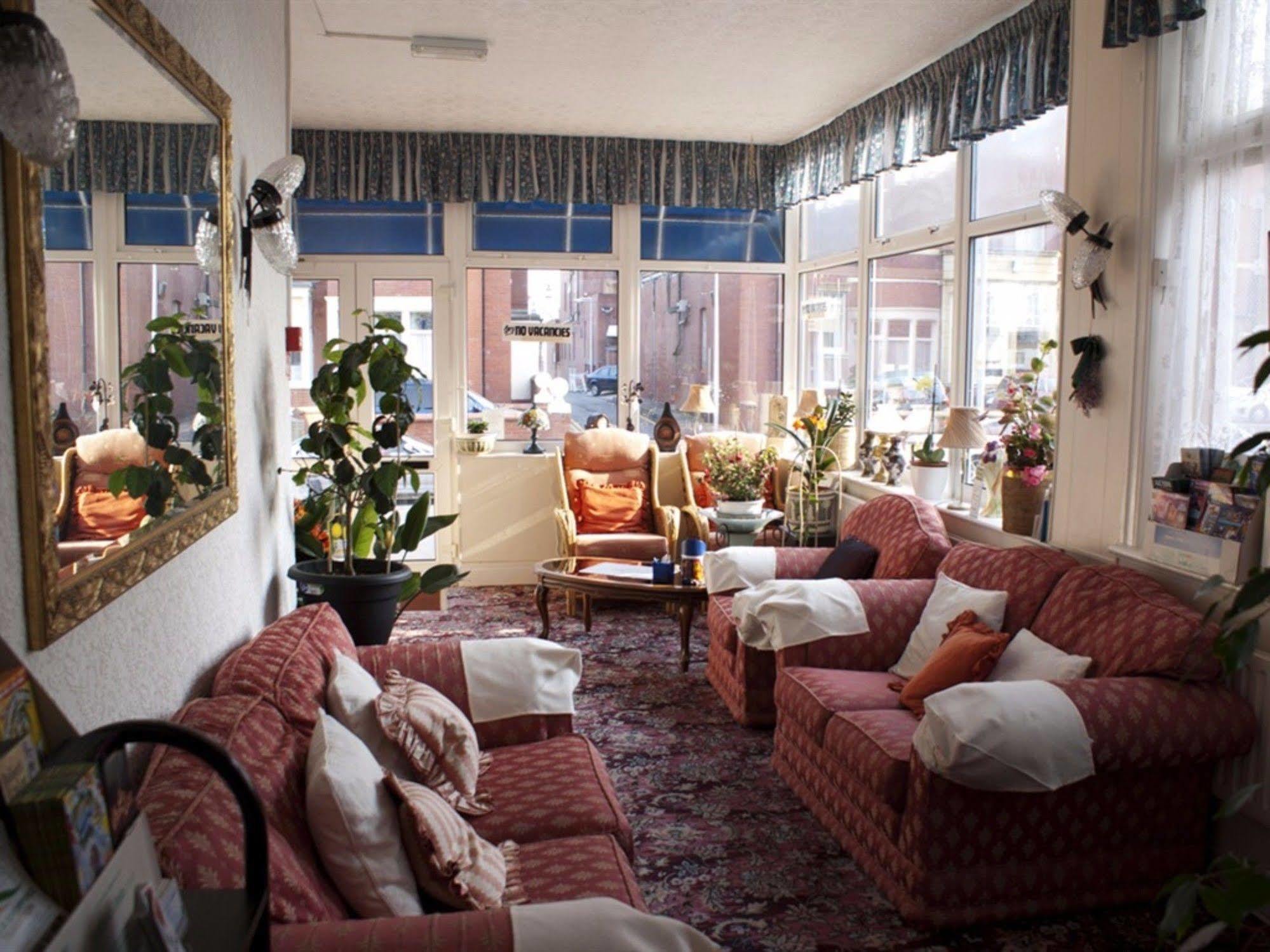 The Highfield Private Hotel ブラックプール エクステリア 写真