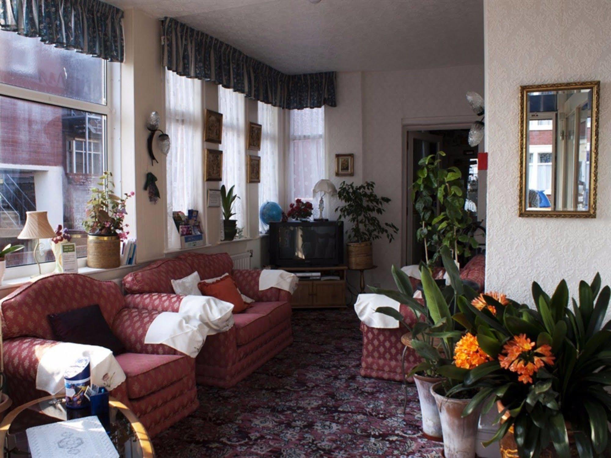 The Highfield Private Hotel ブラックプール エクステリア 写真