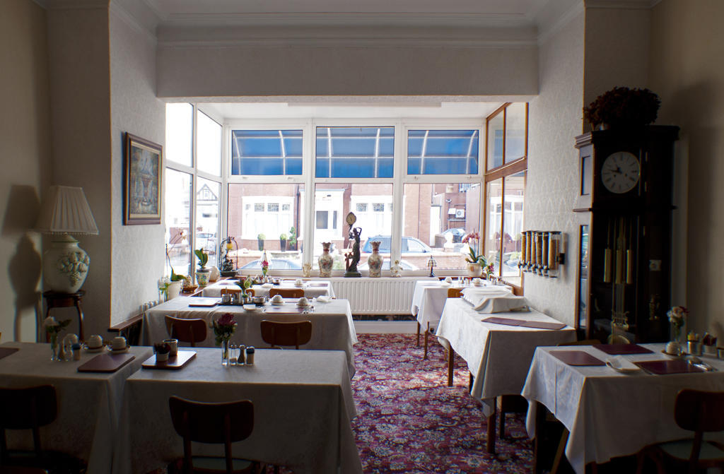 The Highfield Private Hotel ブラックプール エクステリア 写真